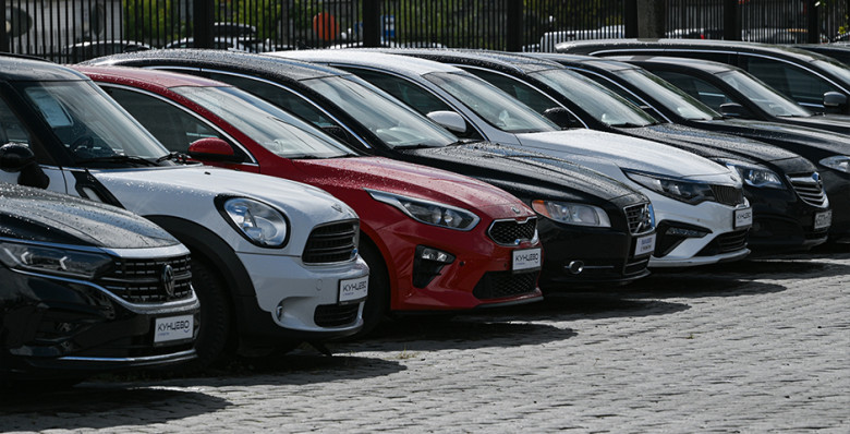 Выдача автокредитов в России упала более чем на 34%