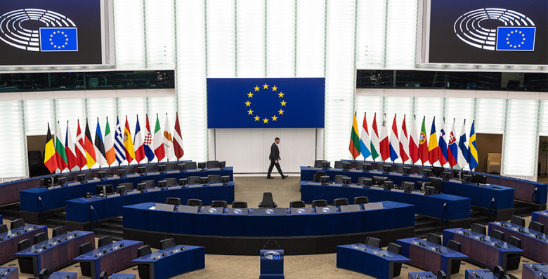 В ЕК подтвердили разработку новых визовых ограничений для россиян