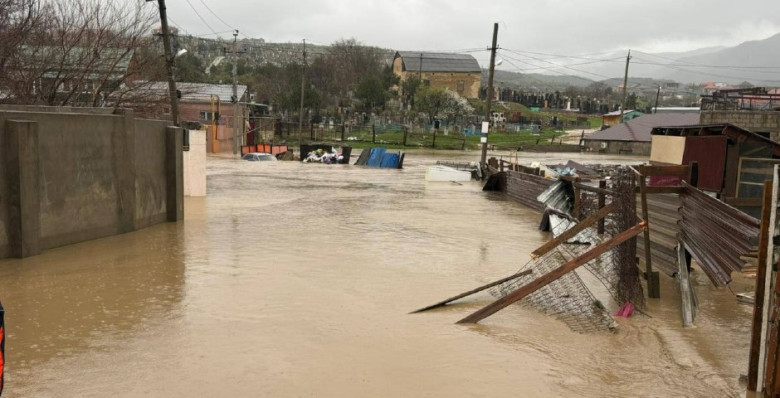 В Махачкале введен режим чрезвычайной ситуации из-за подтоплений