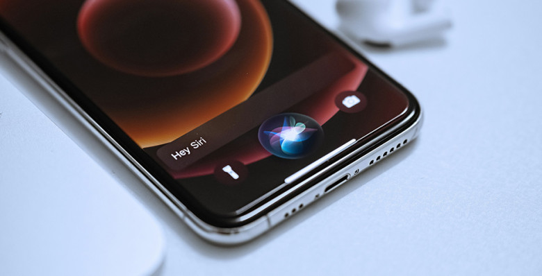 Bloomberg: Apple будет платить Google $1 млрд в год за ИИ-модель для Siri