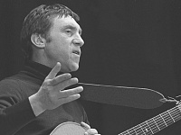 В России начнут маркировать биографии Михаила Булгакова и Владимира Высоцкого