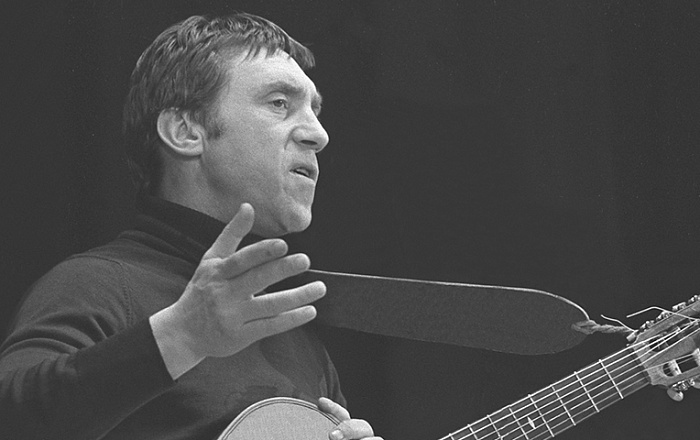 В России начнут маркировать биографии Михаила Булгакова и Владимира Высоцкого