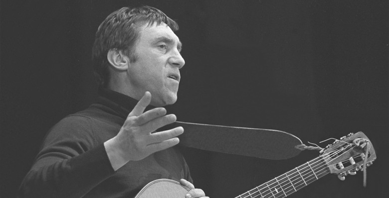 В России начнут маркировать биографии Михаила Булгакова и Владимира Высоцкого