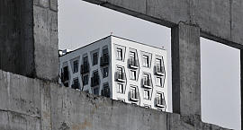 В ОП рассказали, кто может взыскать неустойку с застройщика за срыв сроков