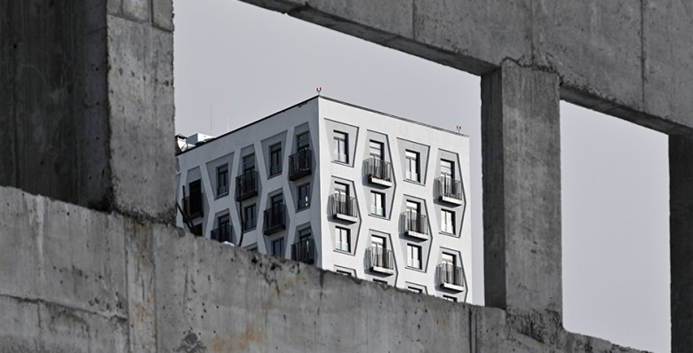 В ОП рассказали, кто может взыскать неустойку с застройщика за срыв сроков