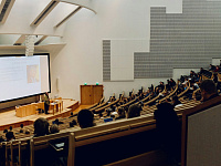 Правительство утвердило правила регулирования числа платных мест в вузах