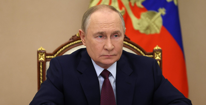 Владимир Путин продлил на два года действие контрсанкций