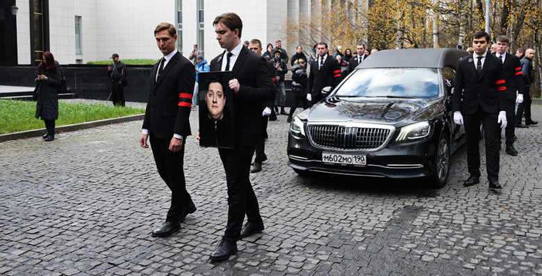 В Москве прошла церемония прощания с Романом Поповым