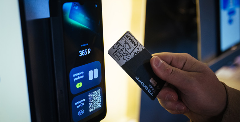 В «Сбере» связали уход операций в наличность с повышением налогов