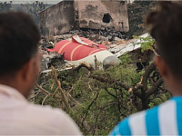 Bloomberg: в 2025 году в авиакатастрофах погибло свыше 400 человек