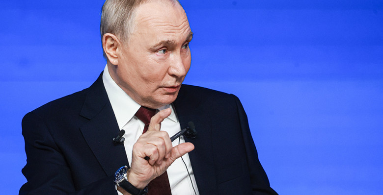 Владимир Путин прокомментировал решение ЦБ снизить ключевую ставку до 16%