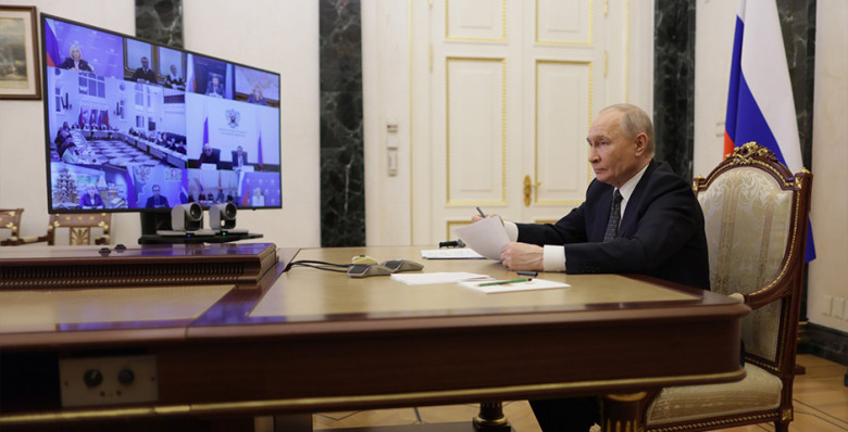 Владимир Путин: в Россию иногда пропускают «тупые и ненужные» фильмы