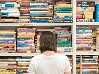 Словарь Collins назвал «вайбкодинг» словом года