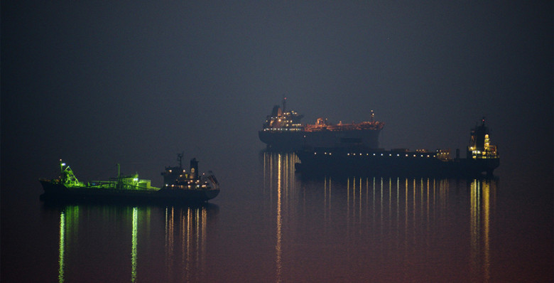 В Ормузском проливе застряли около 20 тысяч моряков