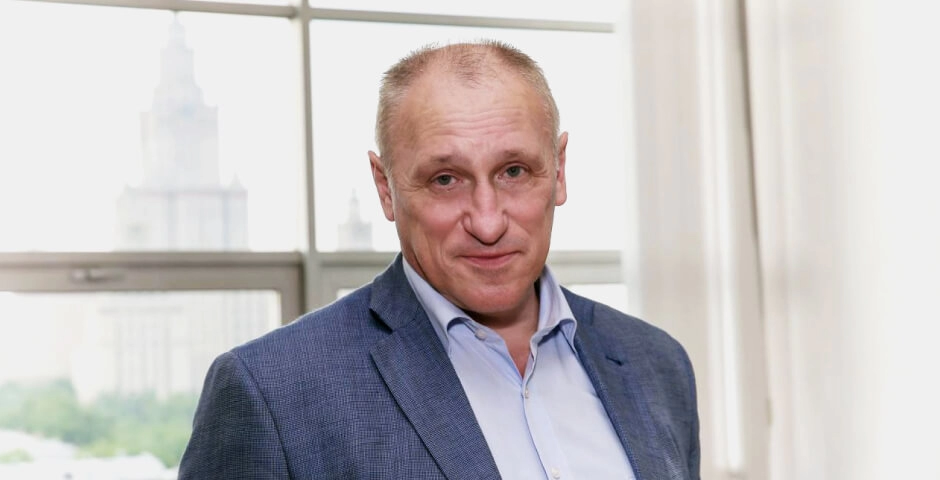 Откачать ресурсы и уехать или поселиться и привести к процветанию